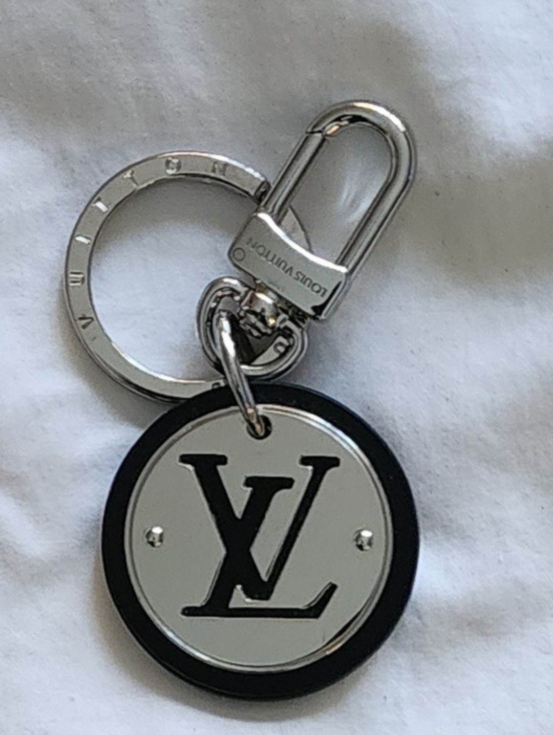 Louis Vuitton Black & Silver Lv Round Key Chain Unisex